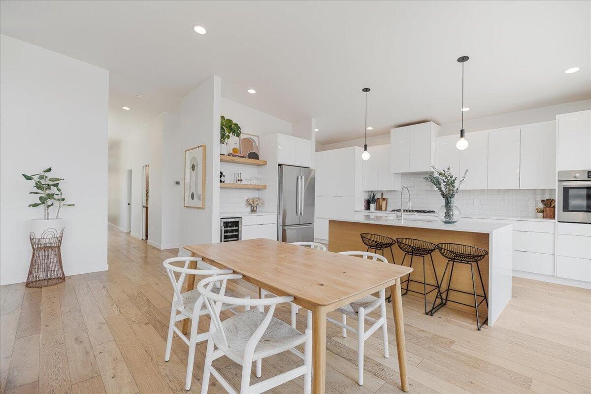 Photo of 1464 NW Ogden Avenue 15 of 50