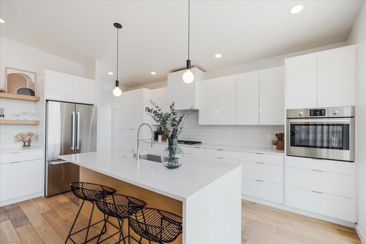 Photo of 1464 NW Ogden Avenue 18 of 50