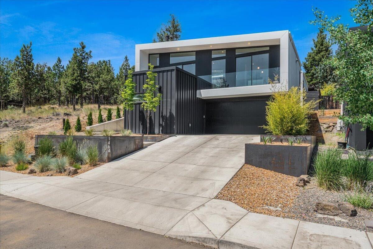 Photo of 1464 NW Ogden Avenue 46 of 50