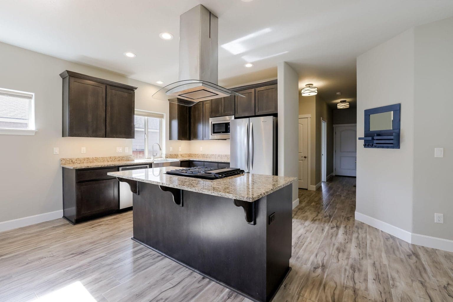 Photo of 2563 Elm 4 of 32