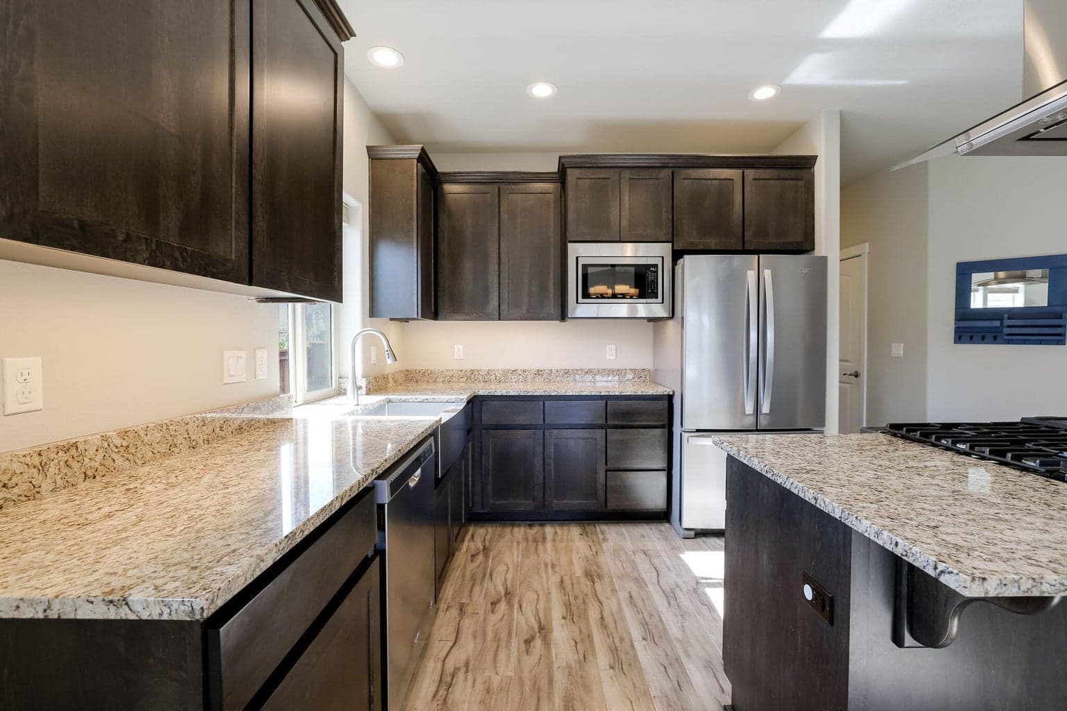 Photo of 2563 Elm 5 of 32
