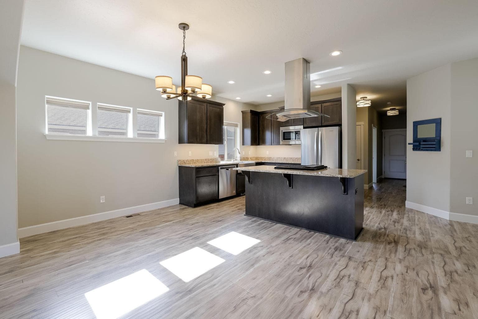 Photo of 2563 Elm 3 of 32