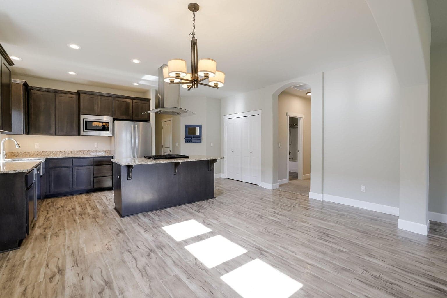 Photo of 2563 Elm 2 of 32