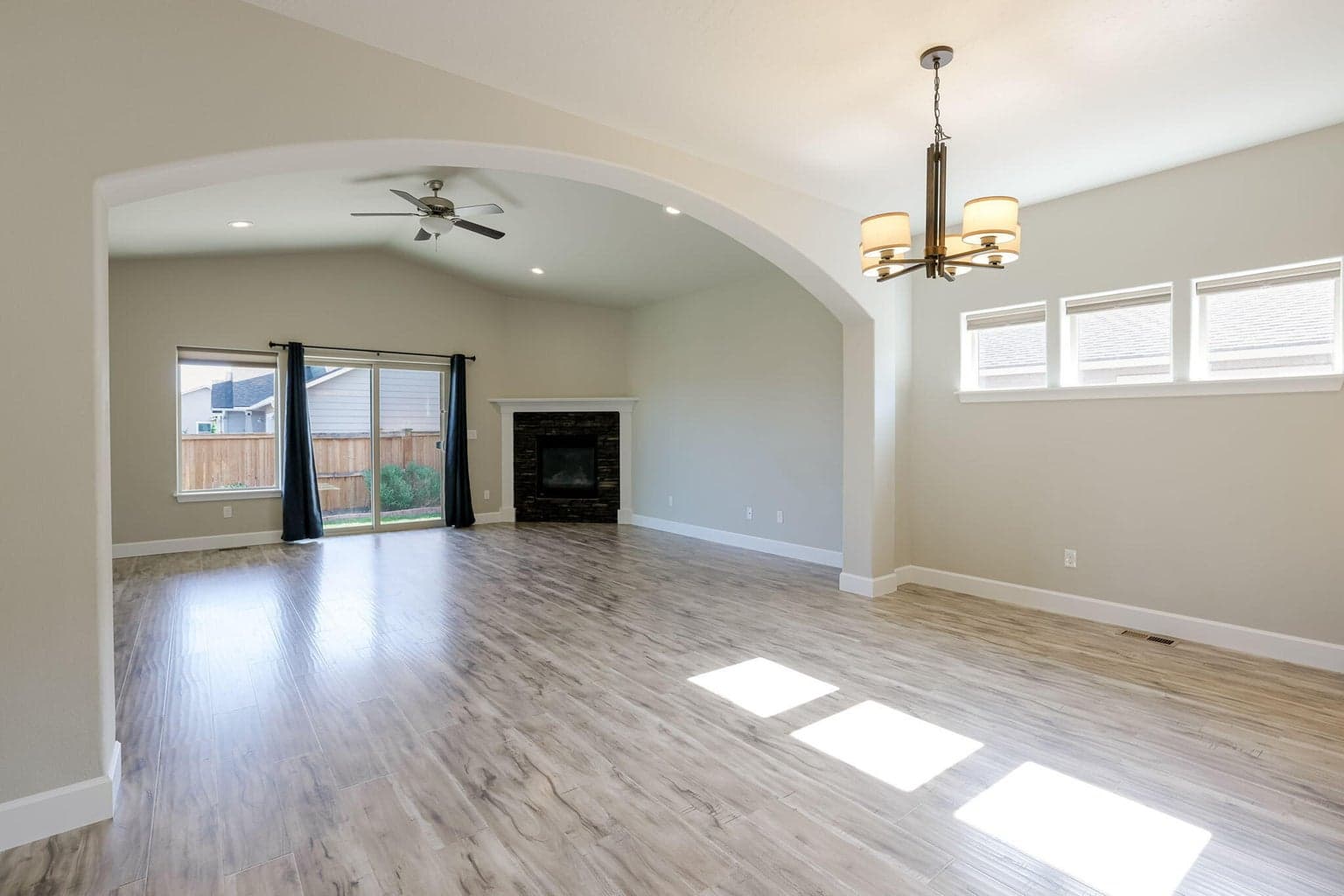 Photo of 2563 NW Elm Place 7 of 32