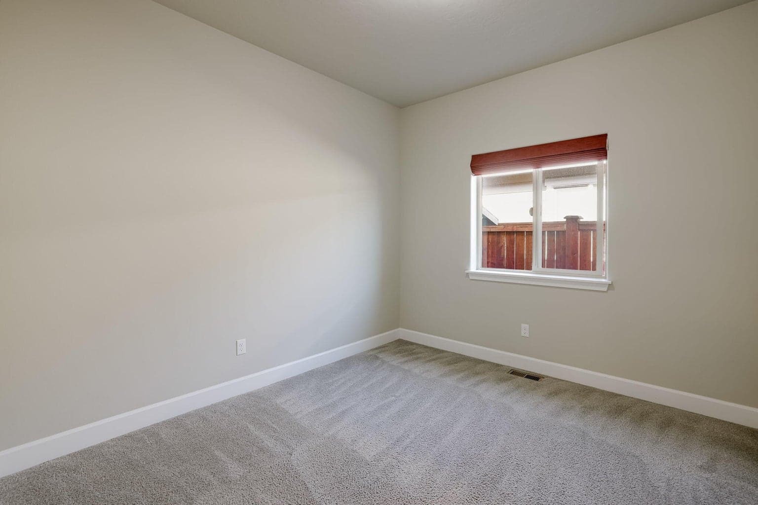 Photo of 2563 NW Elm Place 21 of 32