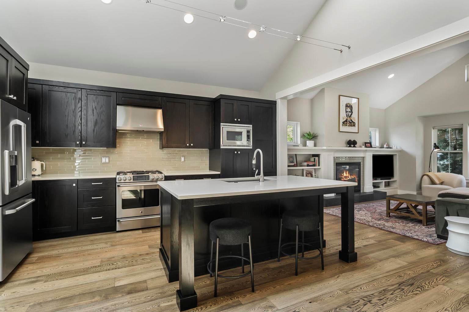 Photo of 1346 NW Elgin Avenue 9 of 47