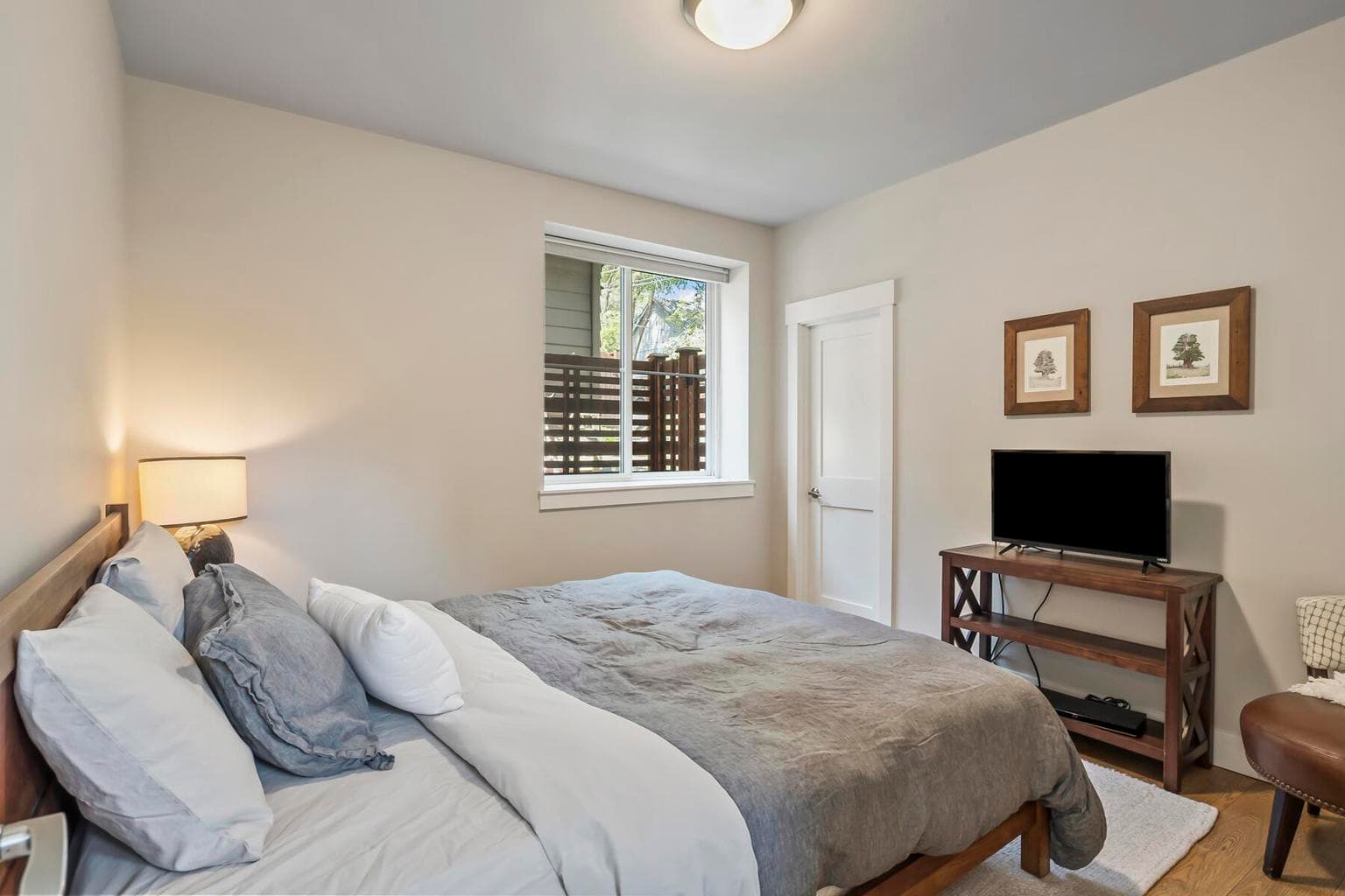 Photo of 1346 NW Elgin Avenue 34 of 47
