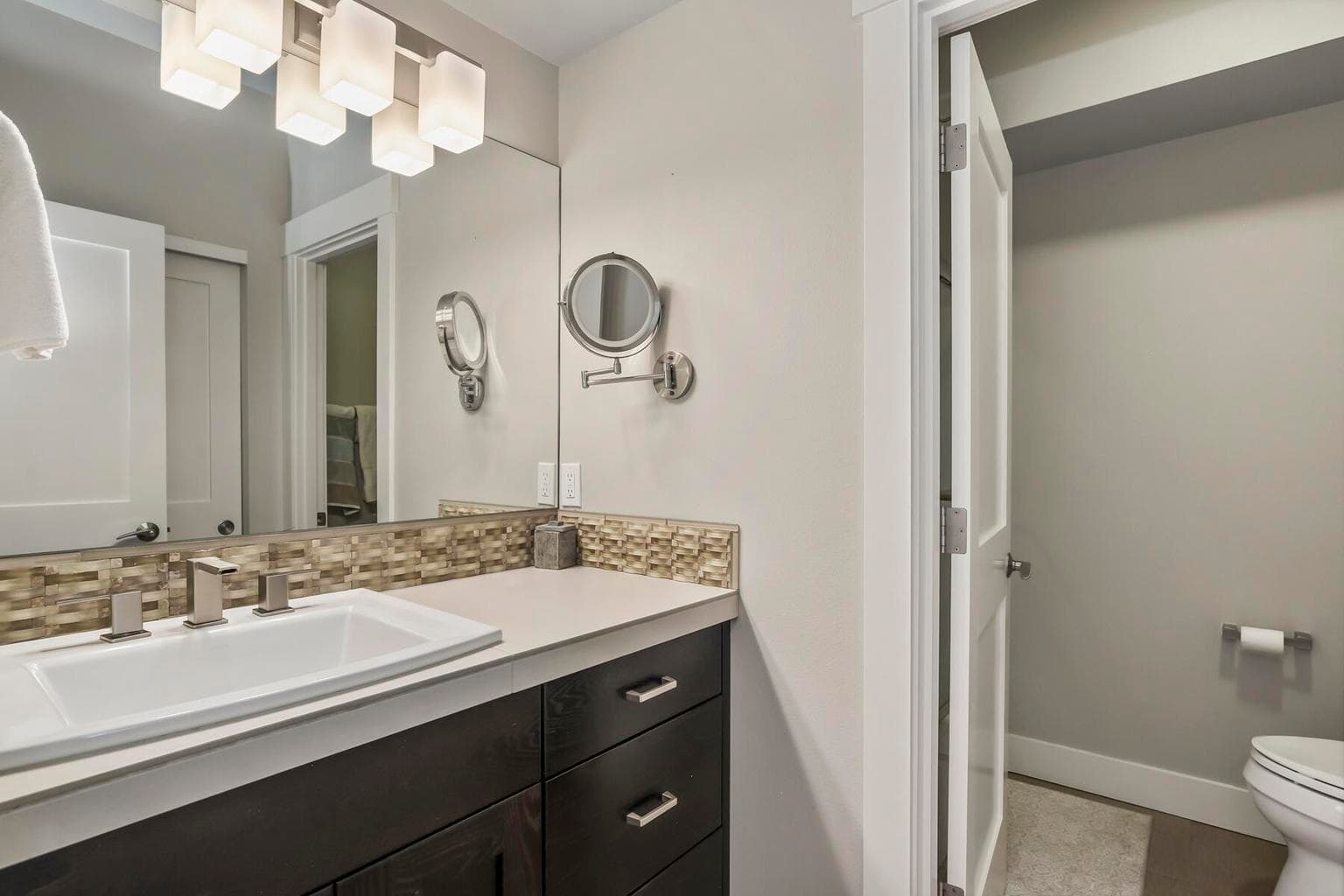 Photo of 1346 NW Elgin Avenue 32 of 47