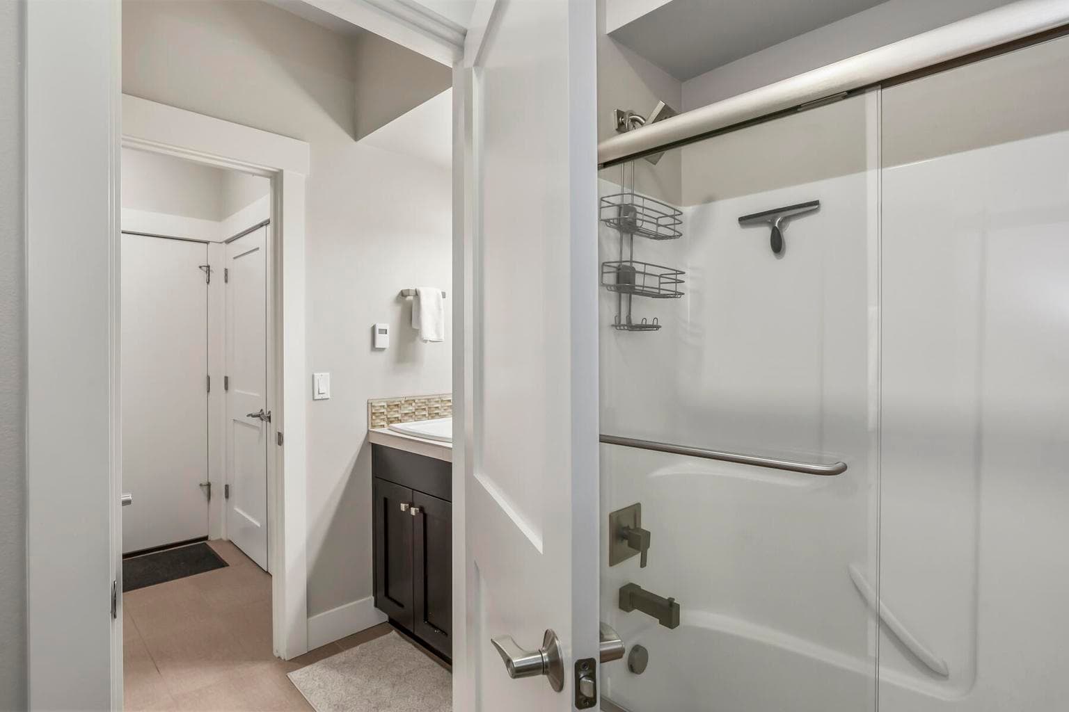 Photo of 1346 NW Elgin Avenue 33 of 47