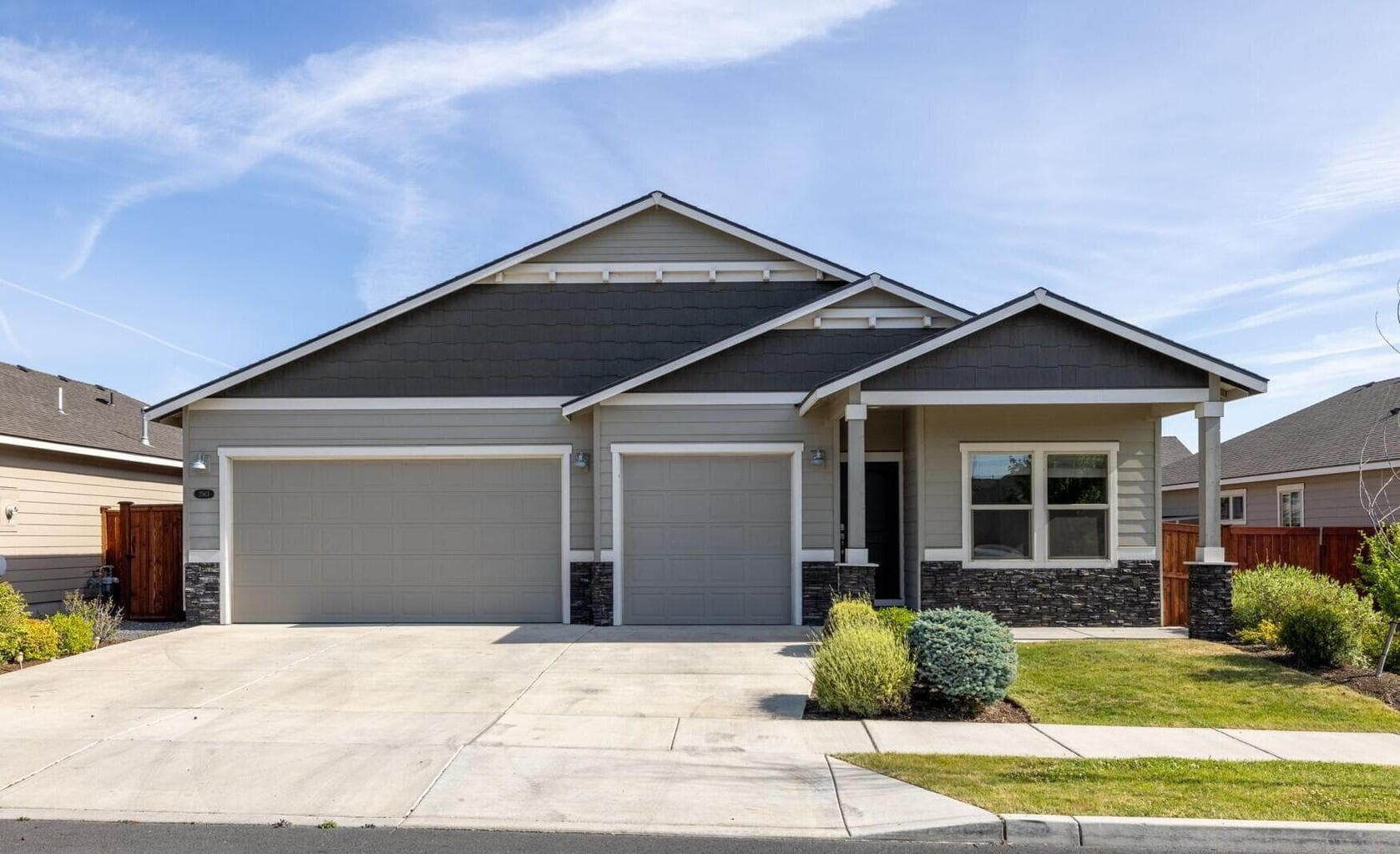 Photo of 2563 Elm 1 of 32