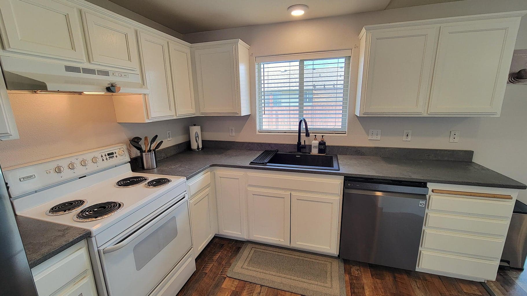 Photo of 999 NE Snowberry Street 16 of 39