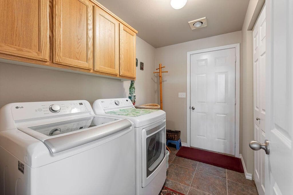 Photo of 2486 NE Bobbi Place 19 of 23