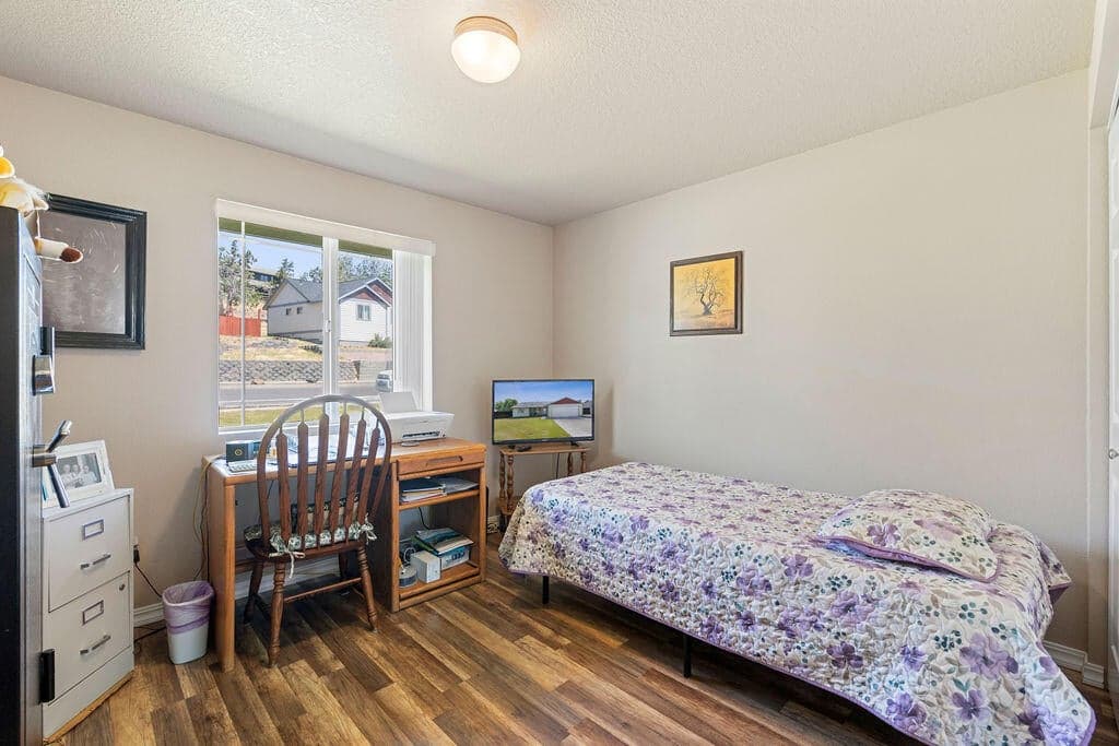 Photo of 2486 NE Bobbi Place 12 of 23
