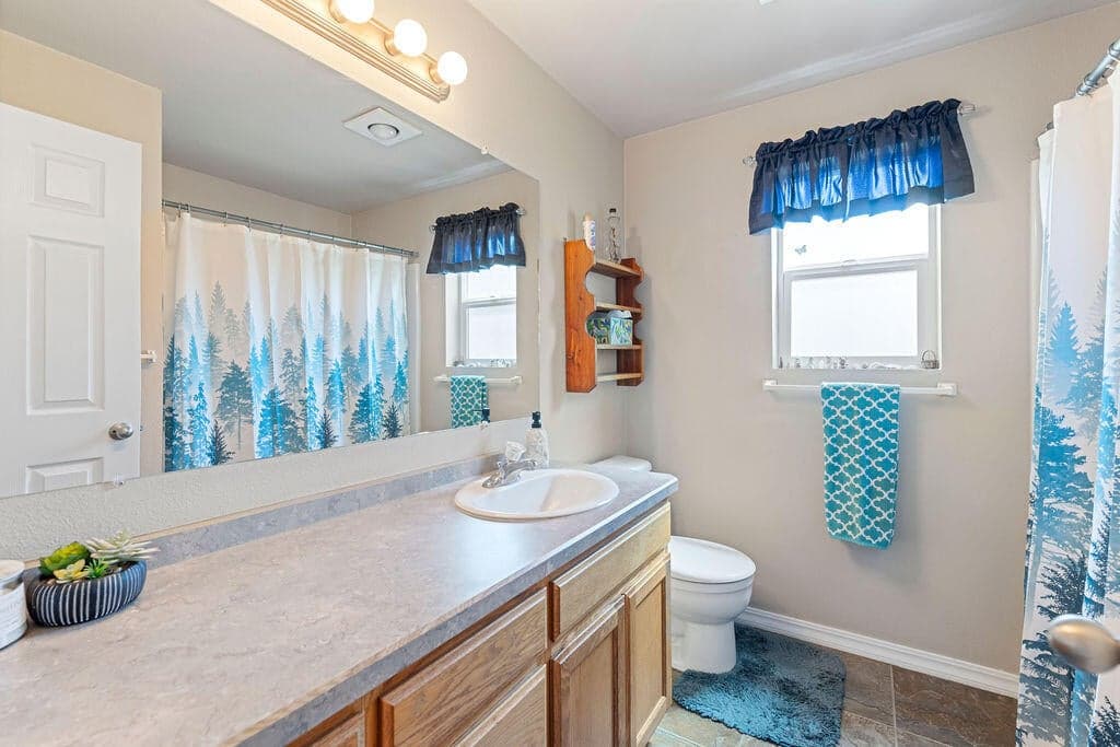 Photo of 2486 NE Bobbi Place 18 of 23