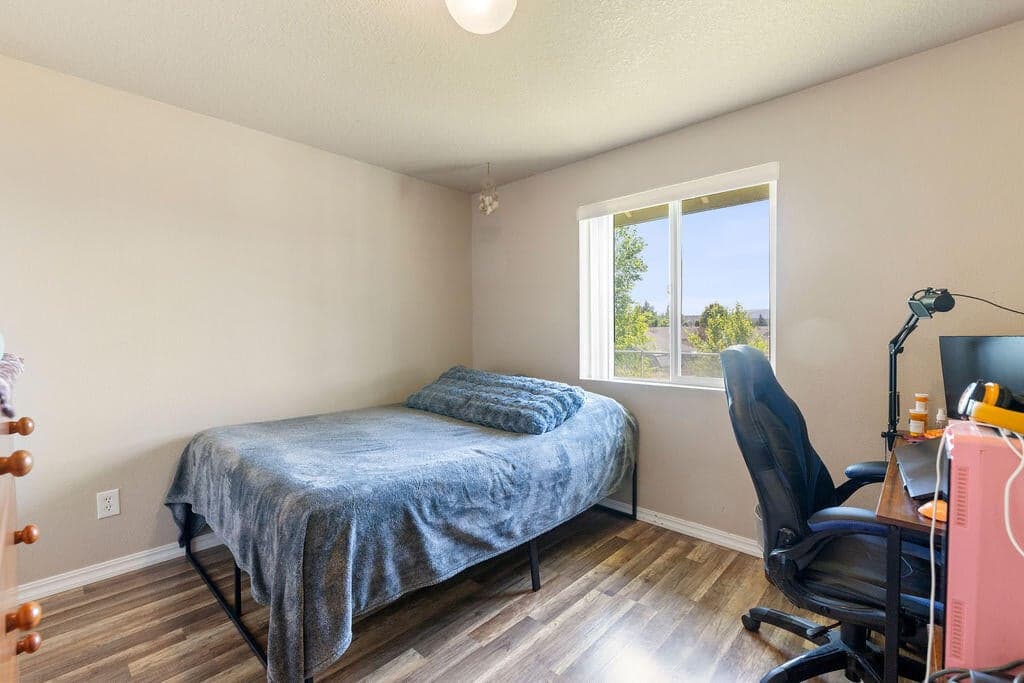 Photo of 2486 NE Bobbi Place 17 of 23