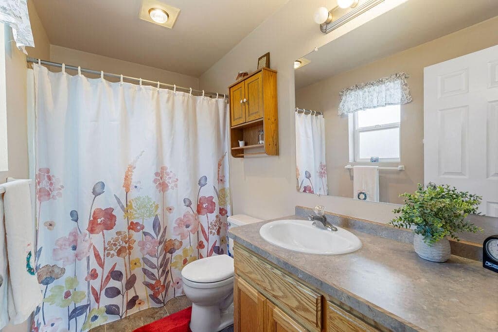 Photo of 2486 NE Bobbi Place 15 of 23
