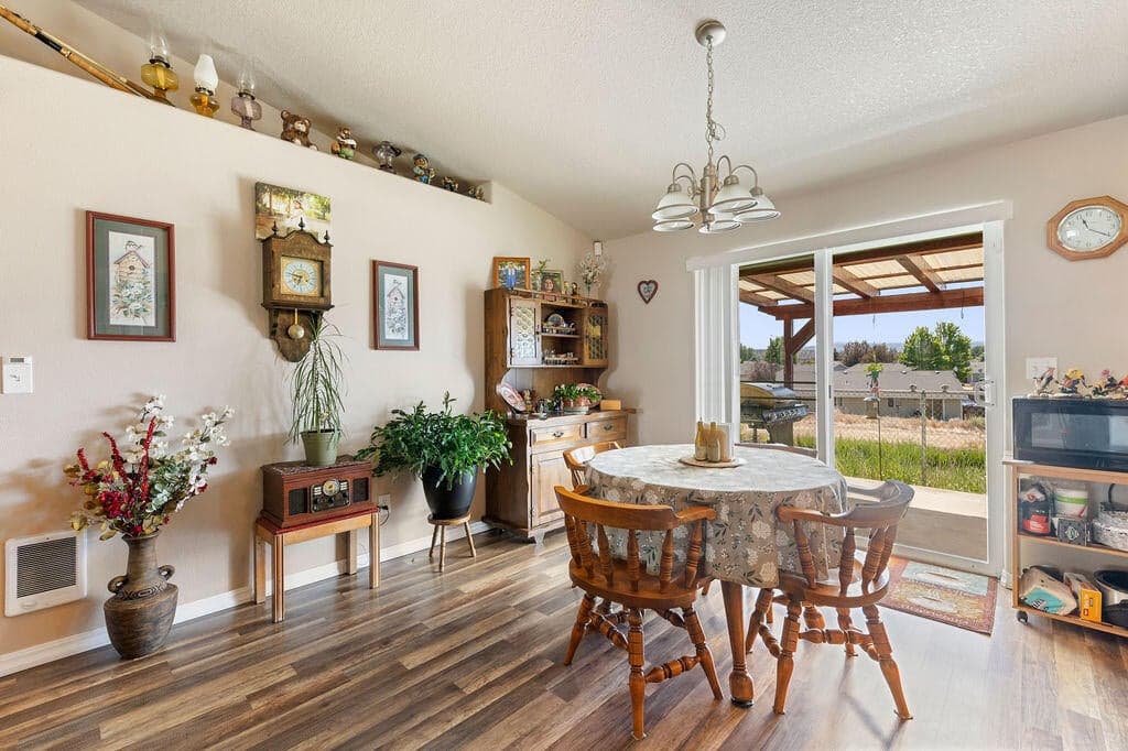 Photo of 2486 NE Bobbi Place 13 of 23