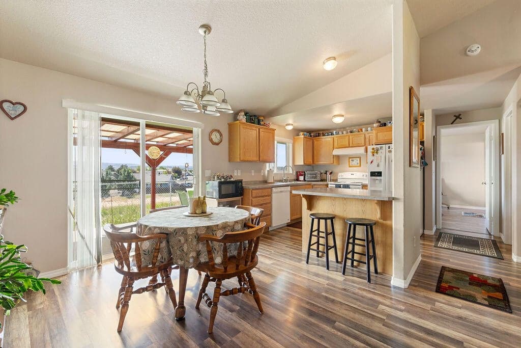 Photo of 2486 NE Bobbi Place 7 of 23