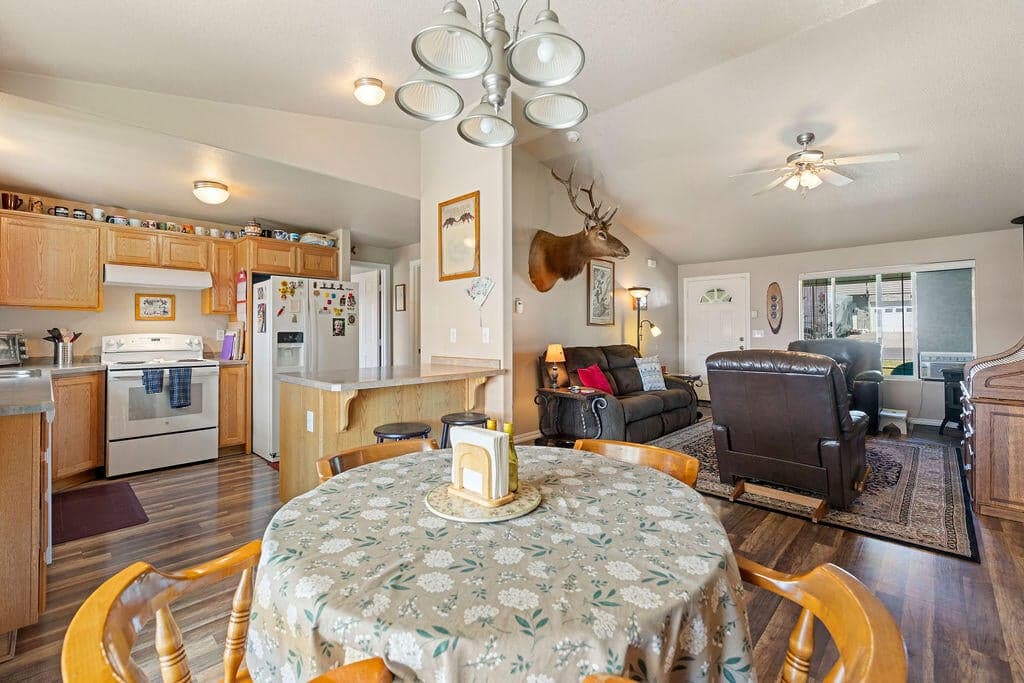 Photo of 2486 NE Bobbi Place 8 of 23