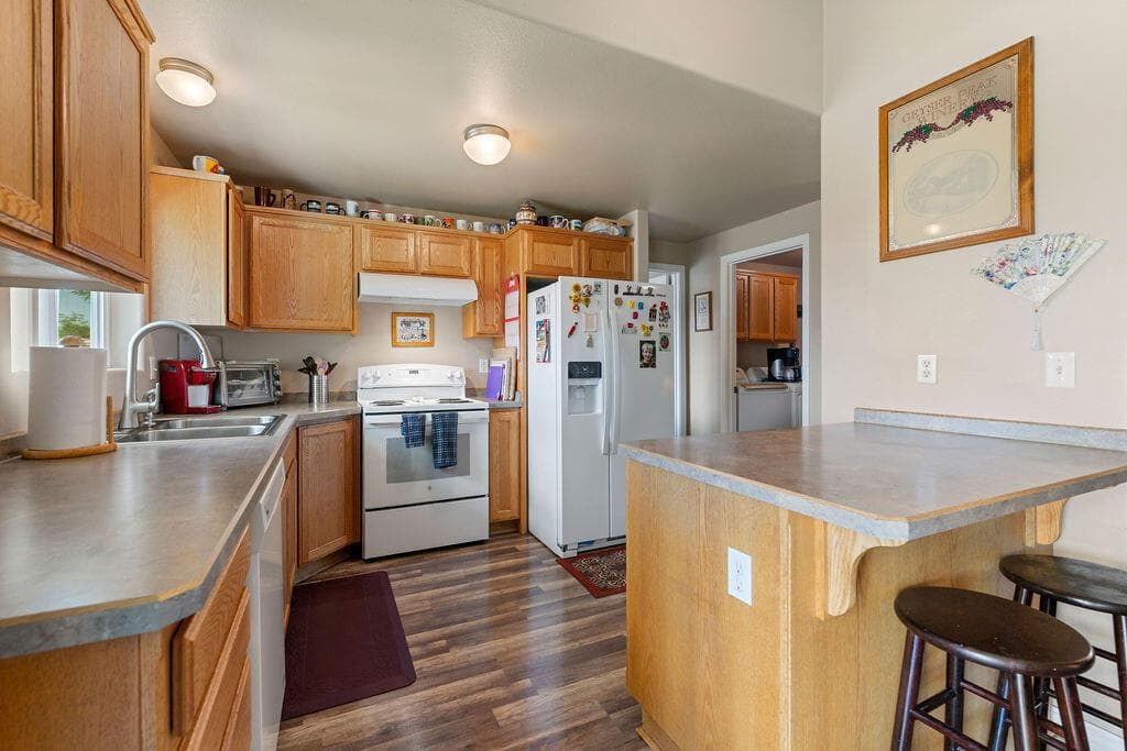 Photo of 2486 NE Bobbi Place 9 of 23