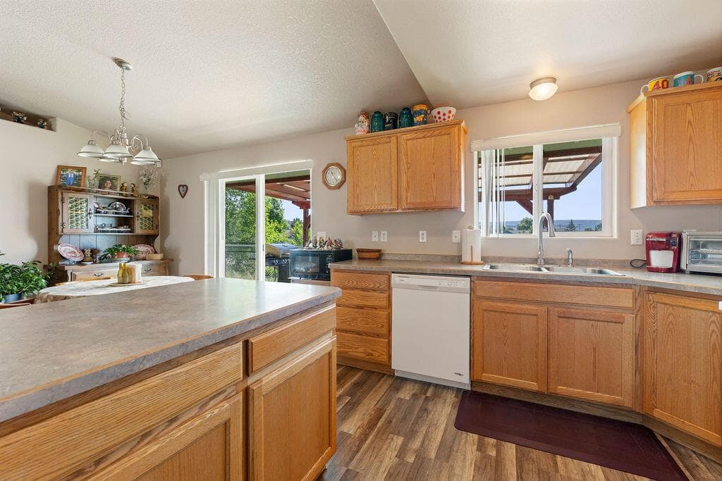 Photo of 2486 NE Bobbi Place 10 of 23
