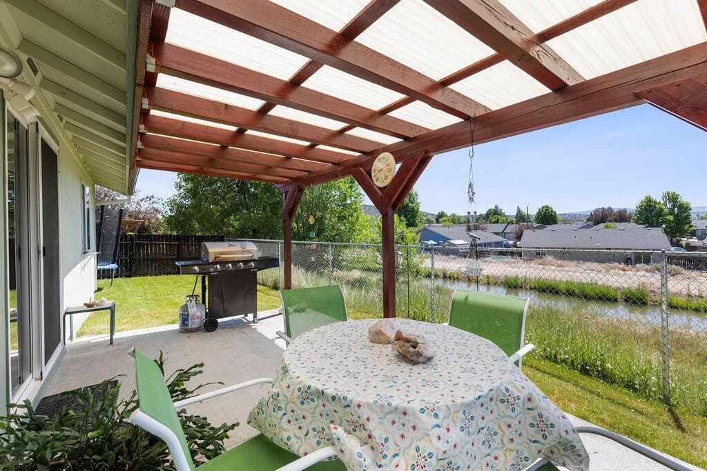 Photo of 2486 NE Bobbi Place 20 of 23
