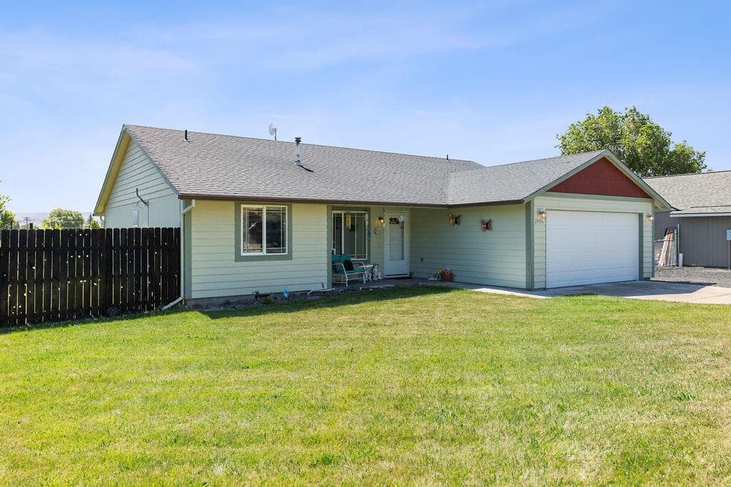 Photo of 2486 Bobbi 4 of 23