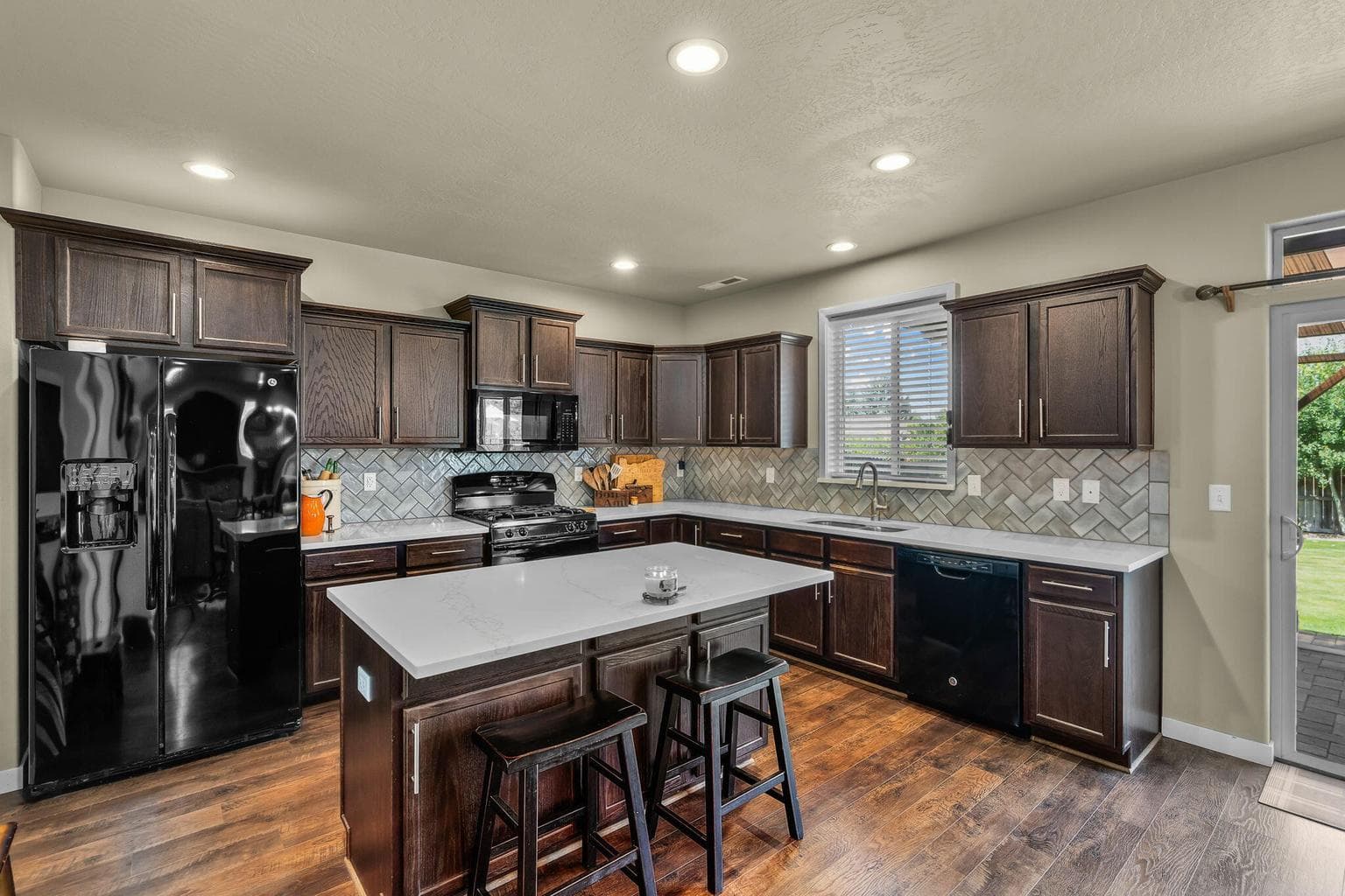 Photo of 802 NW Green Forest Circle 6 of 24