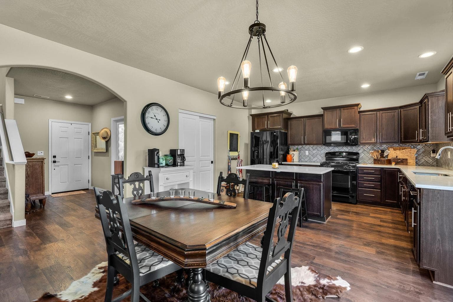 Photo of 802 NW Green Forest Circle 9 of 24