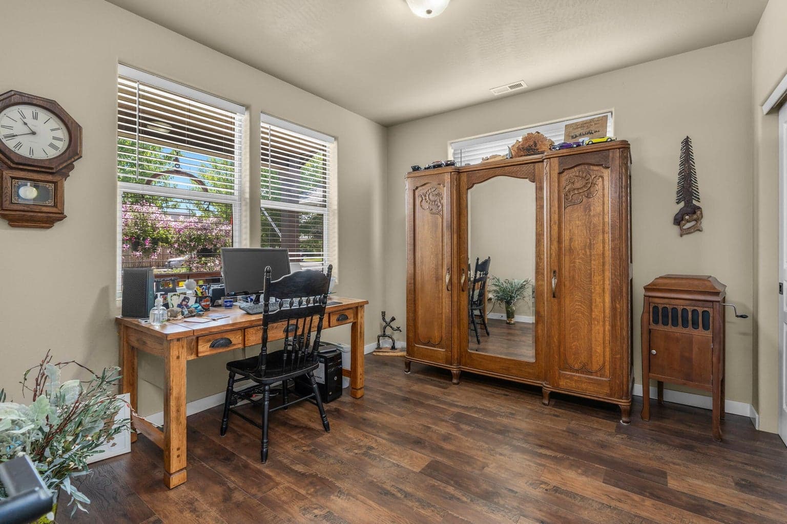 Photo of 802 NW Green Forest Circle 10 of 24