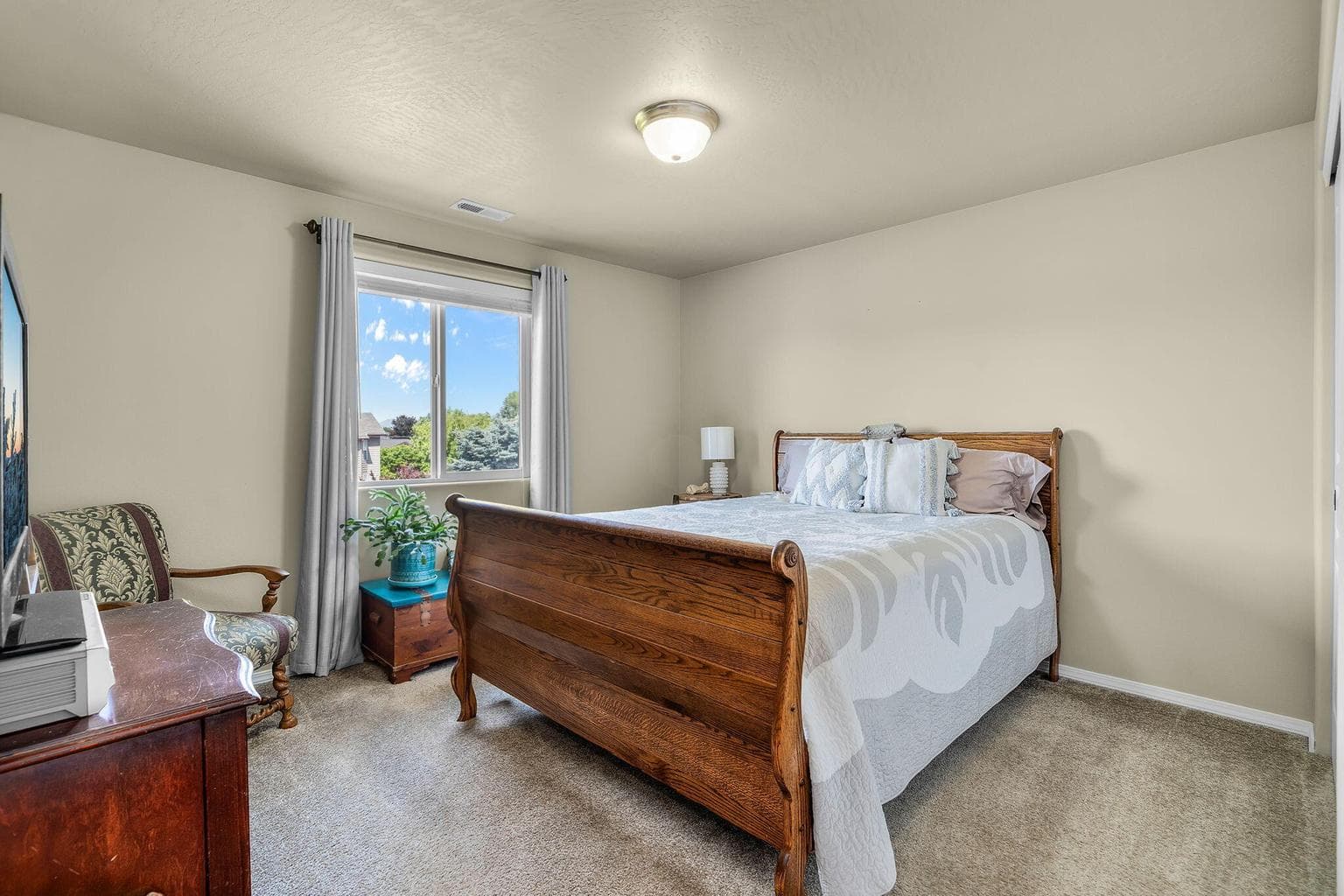 Photo of 802 NW Green Forest Circle 14 of 24