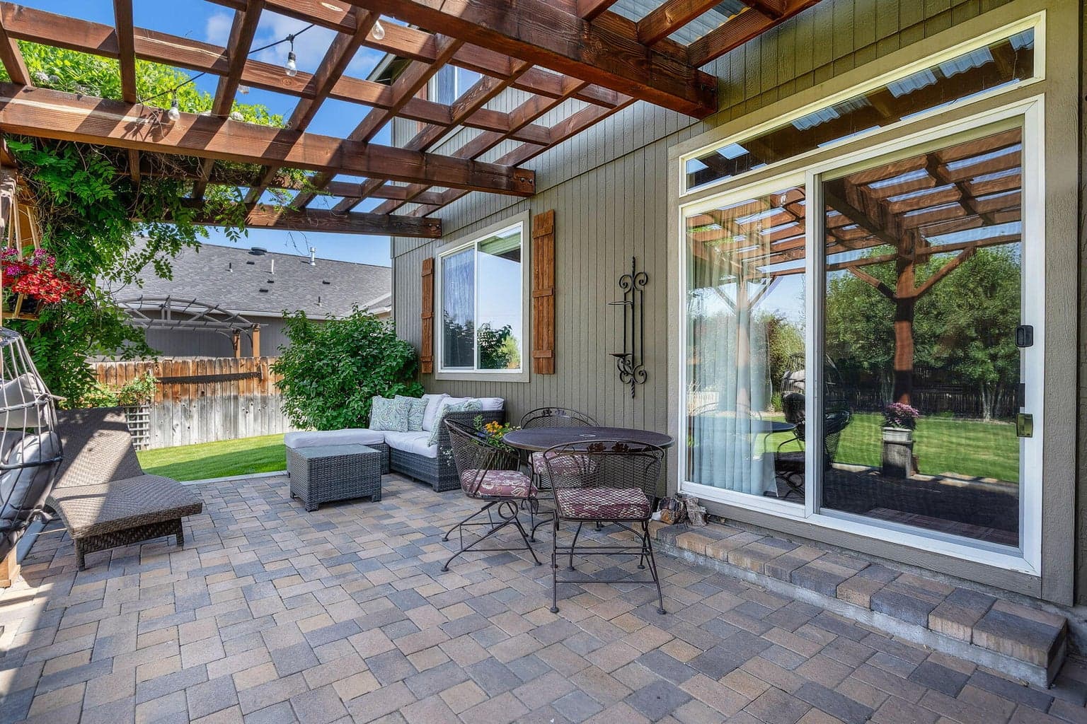 Photo of 802 NW Green Forest Circle 19 of 24