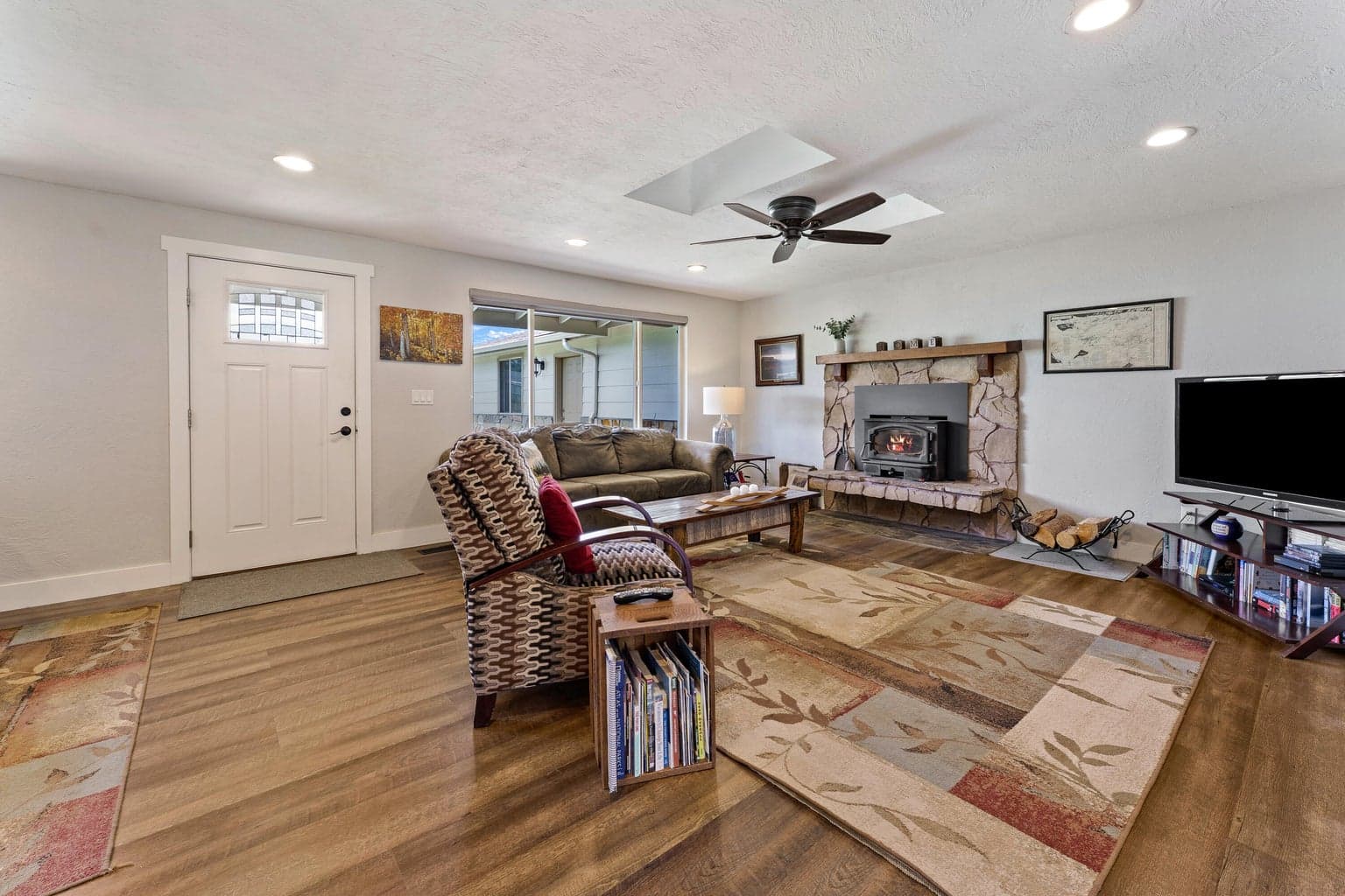 Photo of 21697 Old Red Road 8 of 50