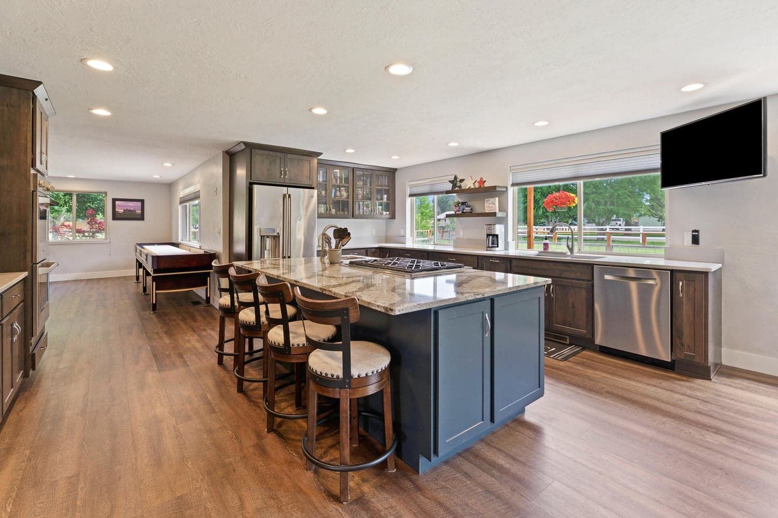 Additional seating at breakfast bar