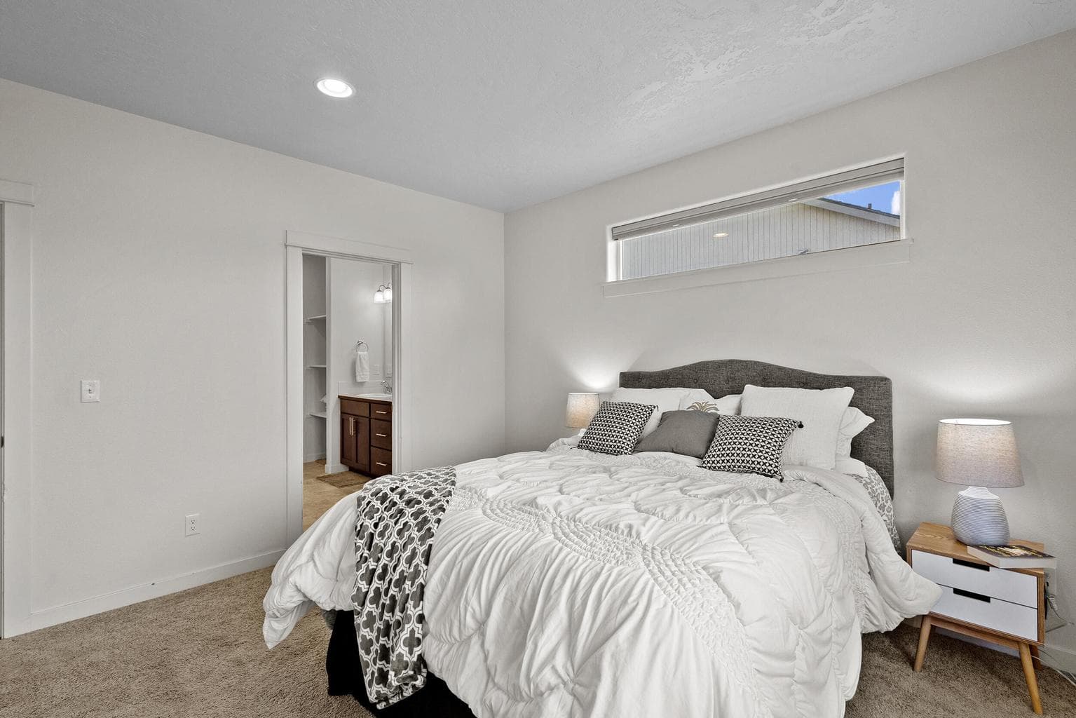 Photo of 2535 NW Hemlock Way 16 of 34