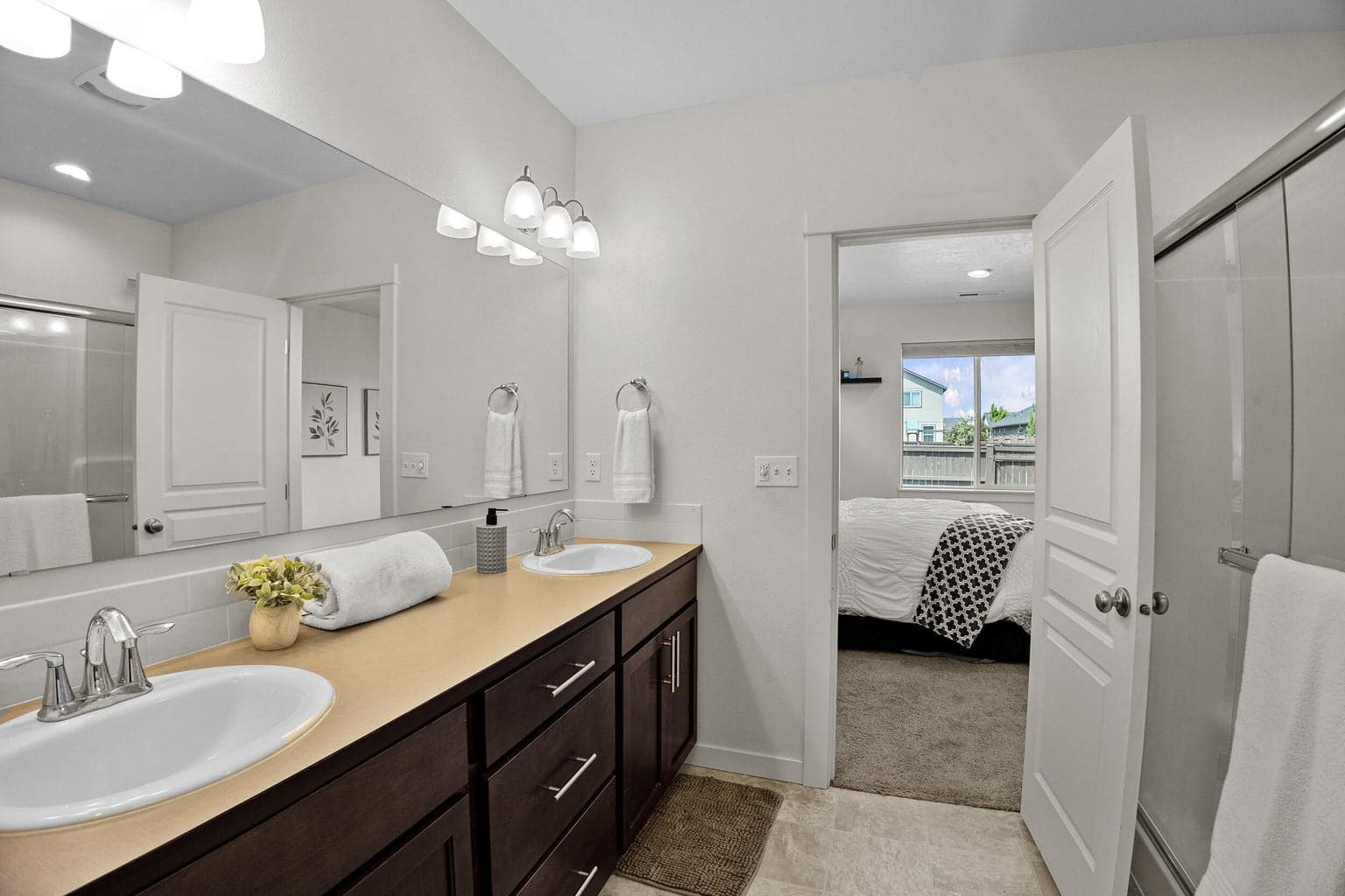 Photo of 2535 NW Hemlock Way 17 of 34