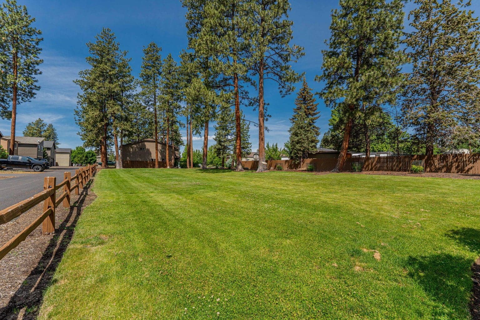 Community Park: Enjoy access to a nearby neighborhood park, perfect for gatherings or dog walks.