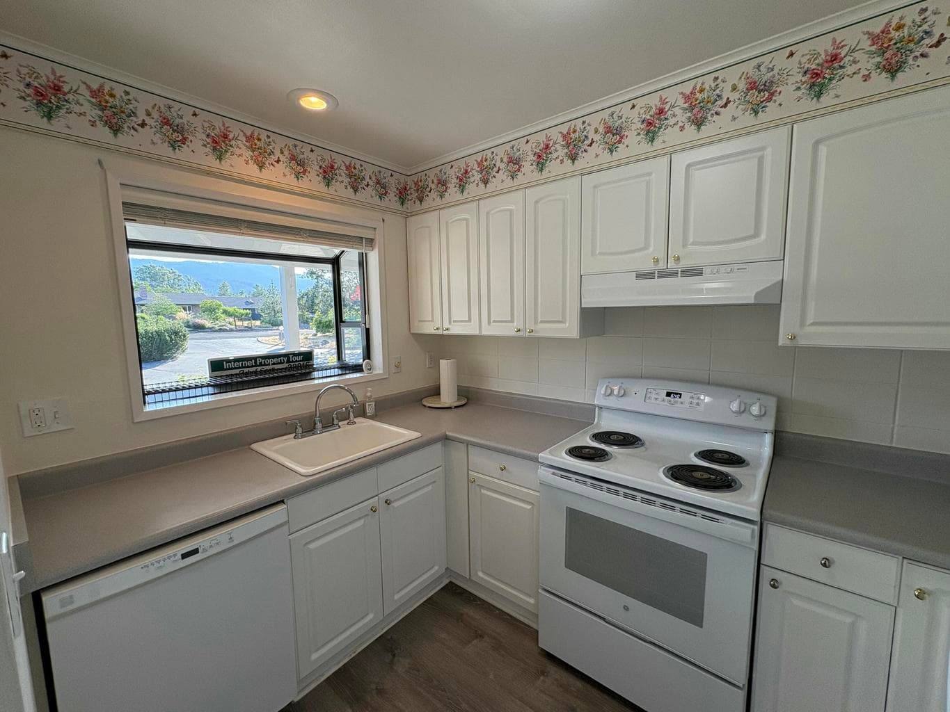Photo of 854 Twin Pines 4 of 24