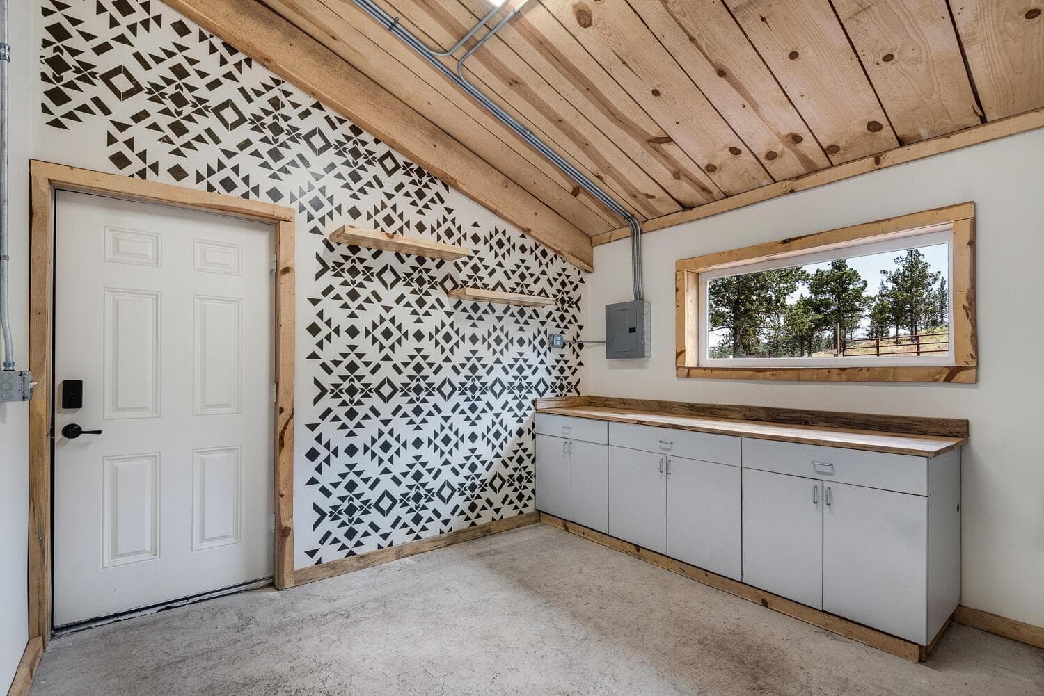 Photo of 9988 NE Cody Ridge Road 25 of 49