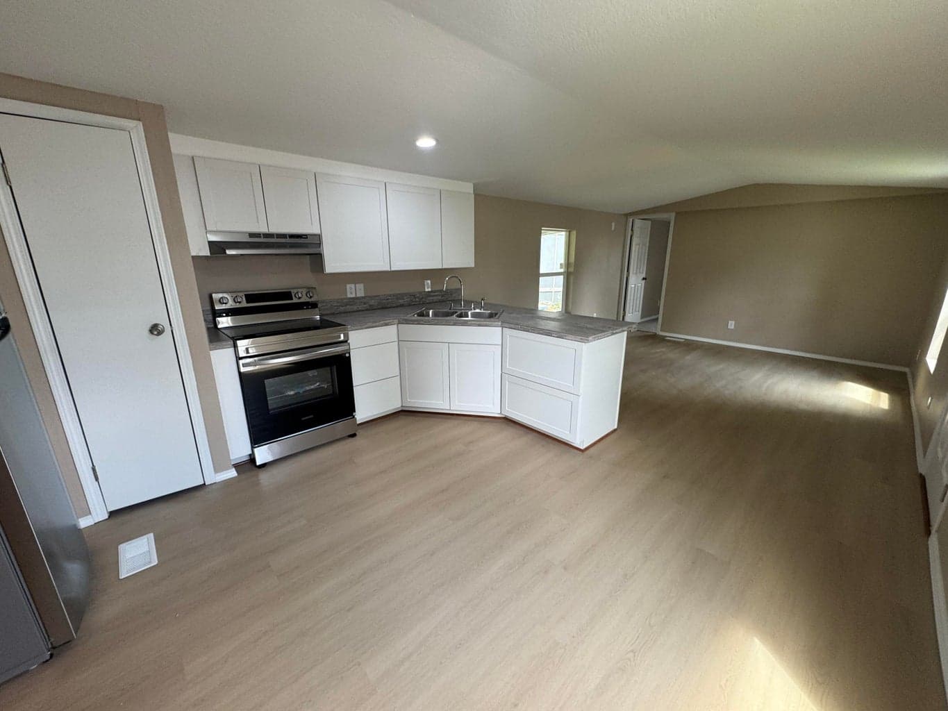 Photo of 528 17th 4 of 19