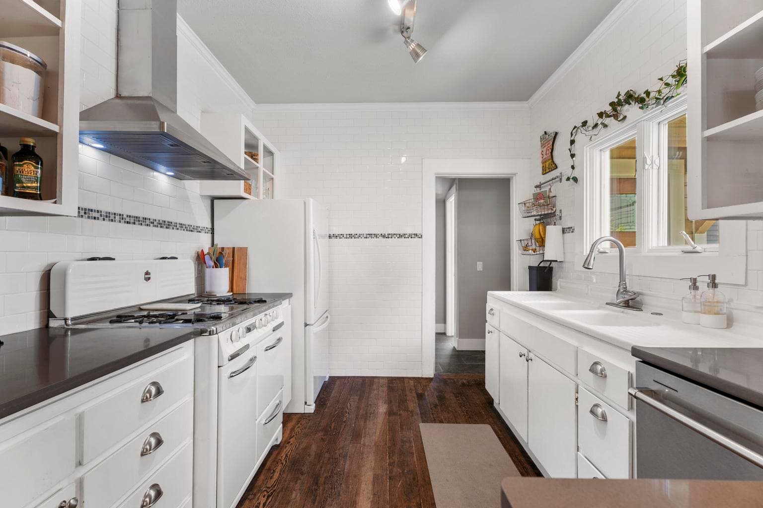 Photo of 521 NW Florida Avenue 17 of 46
