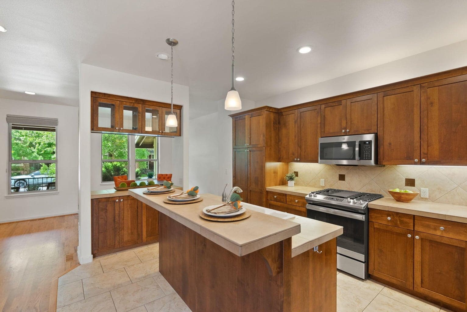 Photo of 2511 NW Crossing Drive 7 of 35