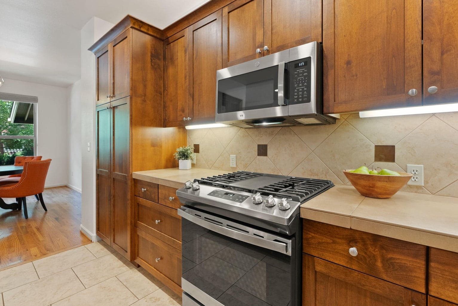 Photo of 2511 NW Crossing Drive 9 of 35