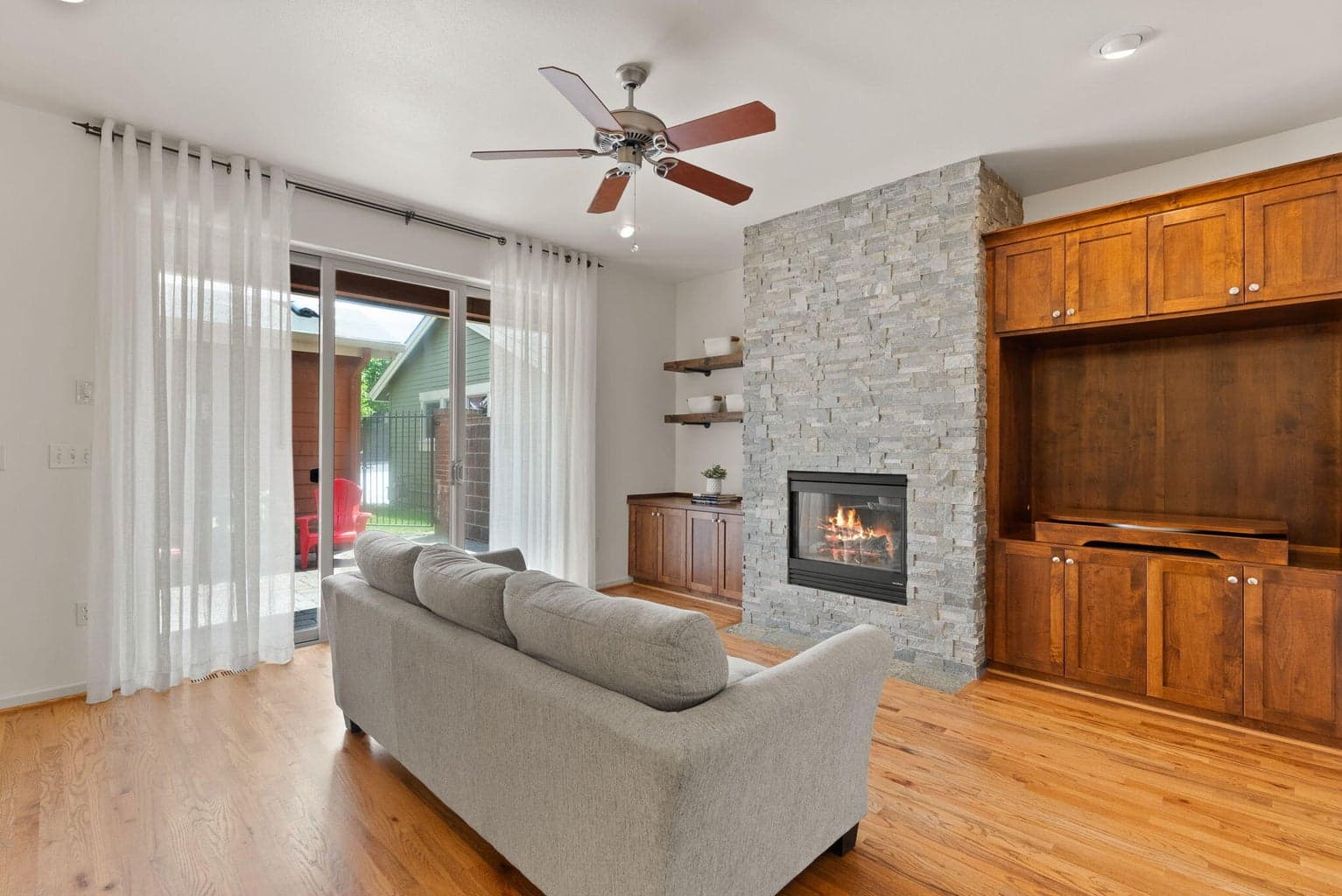 Photo of 2511 NW Crossing Drive 10 of 35