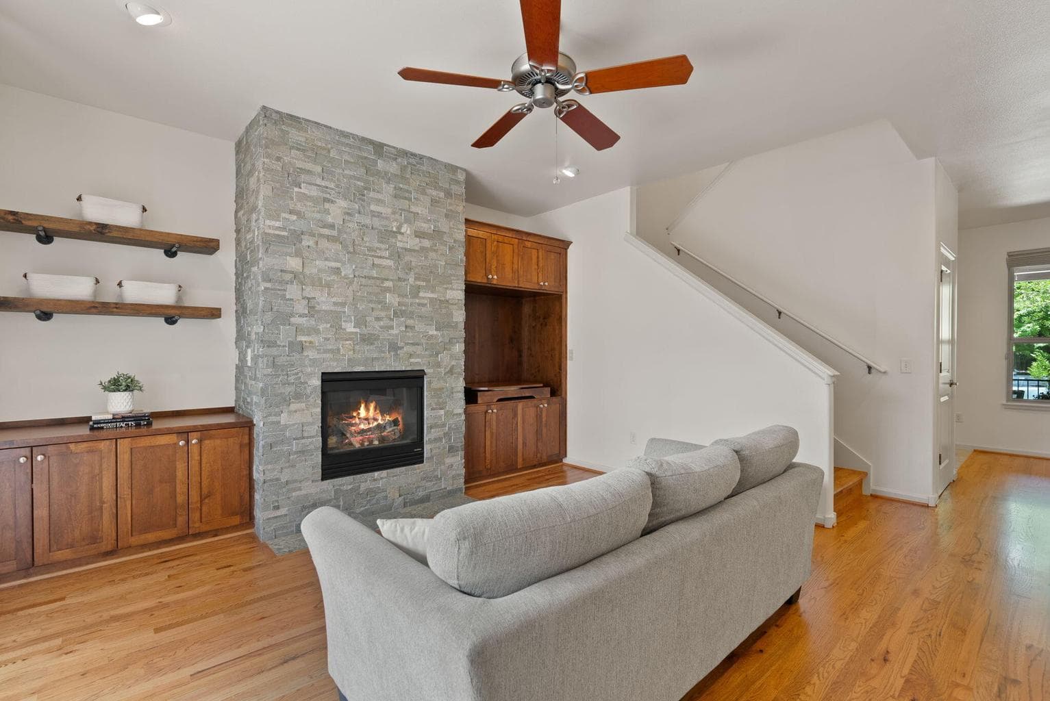 Photo of 2511 NW Crossing Drive 11 of 35