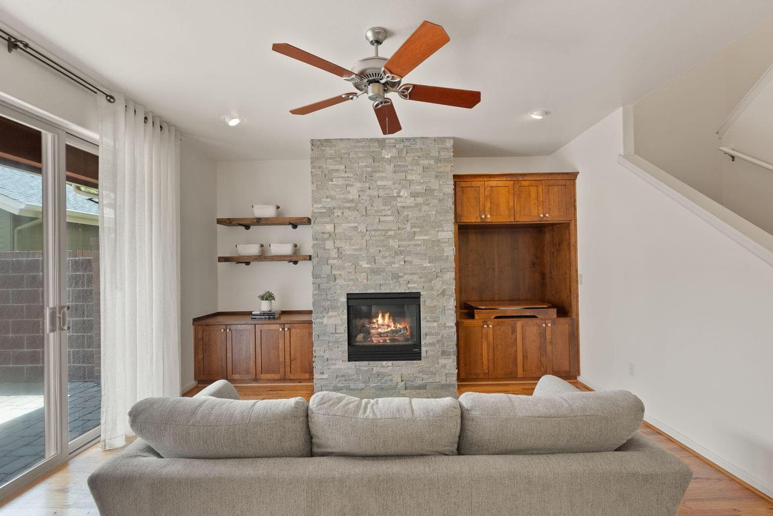 Photo of 2511 NW Crossing Drive 12 of 35