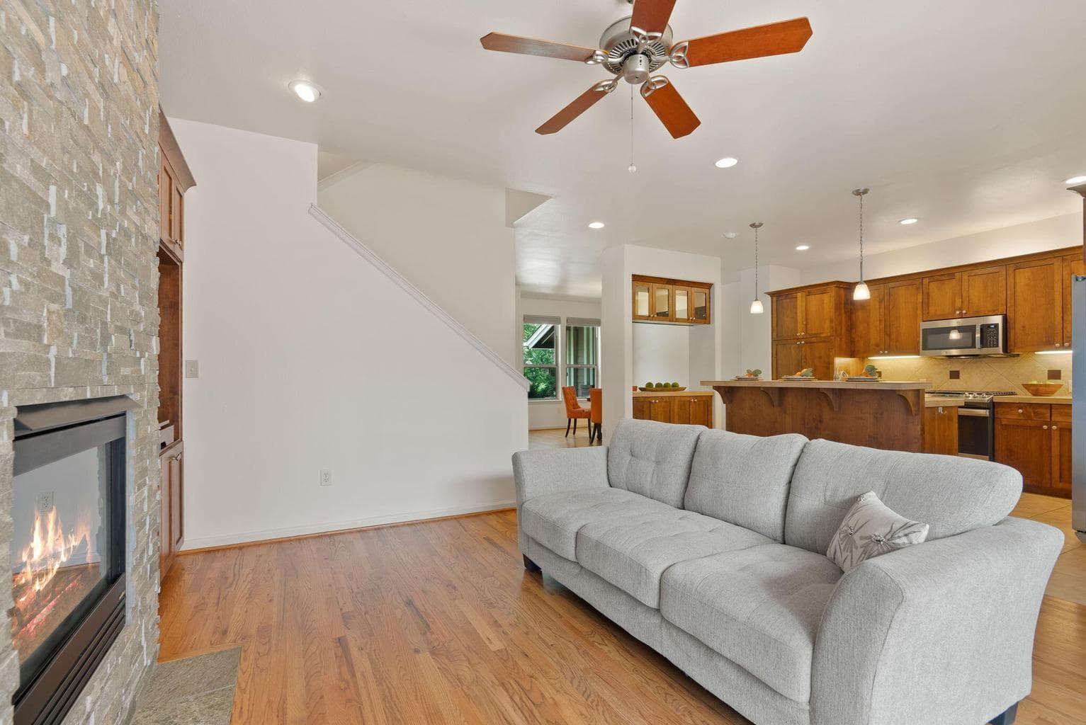 Photo of 2511 NW Crossing Drive 13 of 35