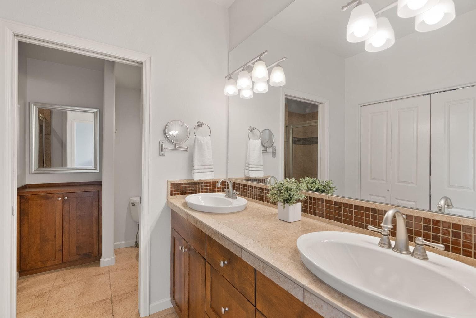 Photo of 2511 NW Crossing Drive 16 of 35