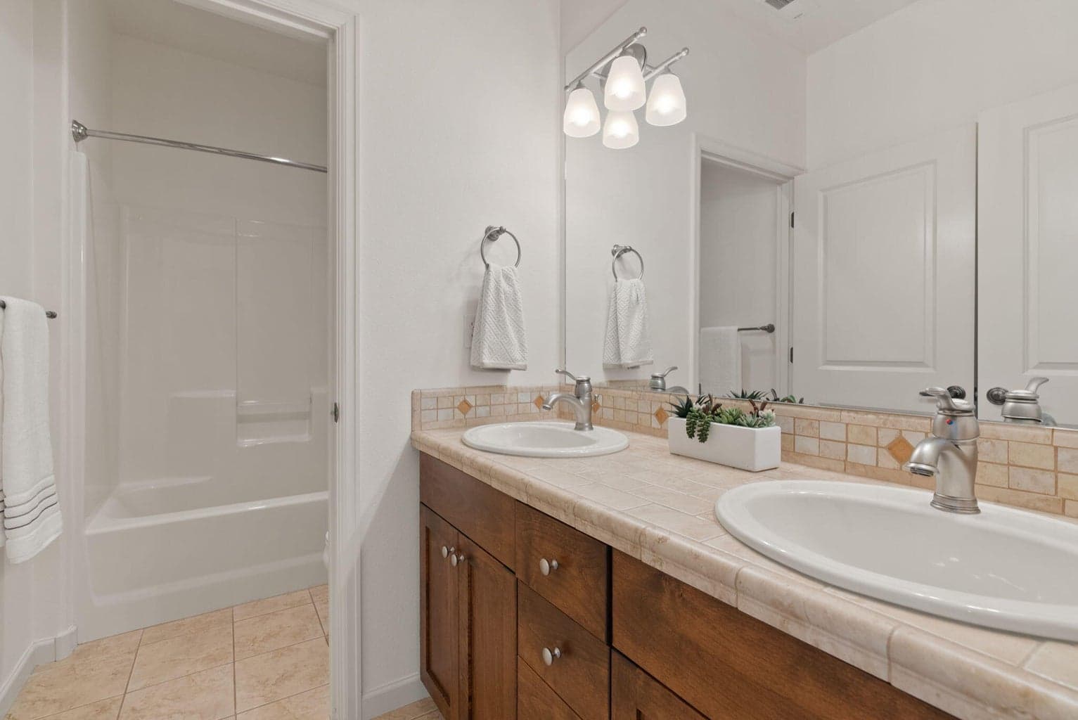 Photo of 2511 NW Crossing Drive 22 of 35