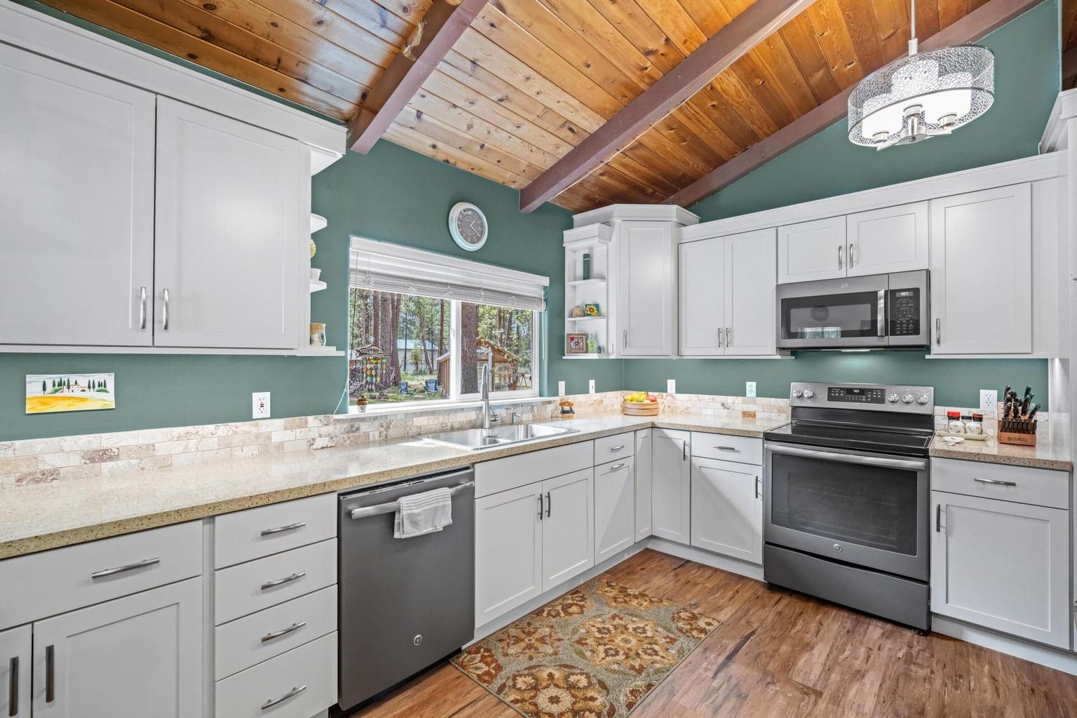 Fully updated kitchen with newer appliances